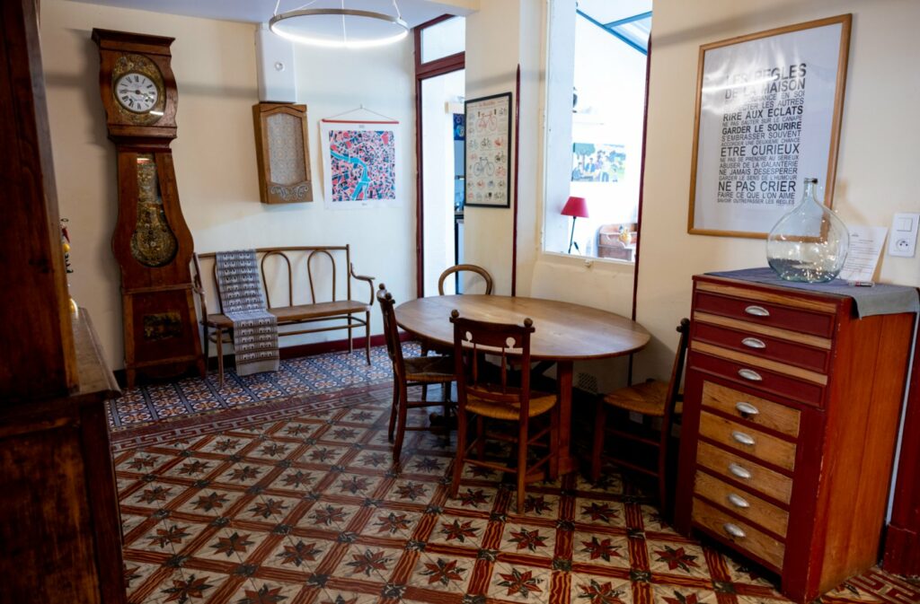 espace commun salon chambre d'hôte maison naude